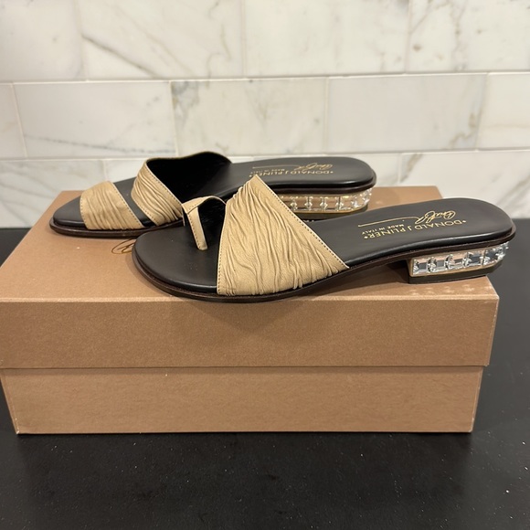 New-Donald Pliner sandals - Picture 3 of 8